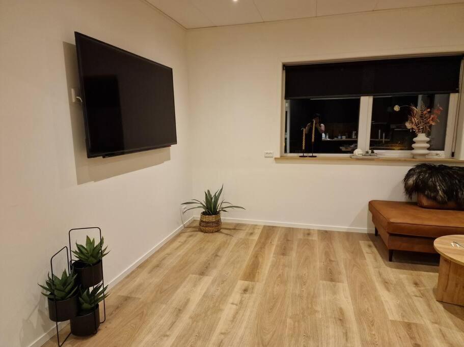 Appartement New Flat With Hot Tub - No3 à Oyndarfjordur Extérieur photo
