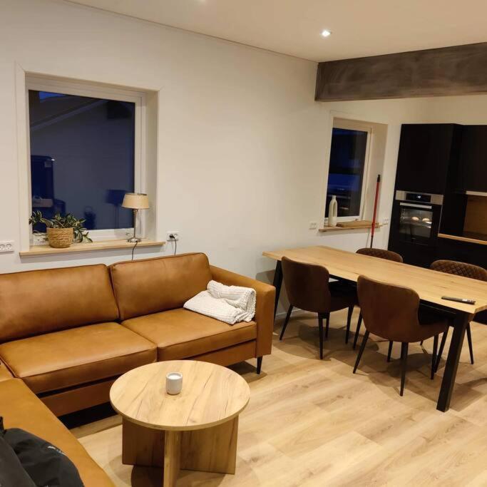 Appartement New Flat With Hot Tub - No3 à Oyndarfjordur Extérieur photo