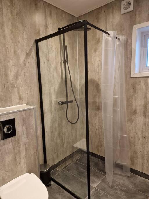 Appartement New Flat With Hot Tub - No3 à Oyndarfjordur Extérieur photo
